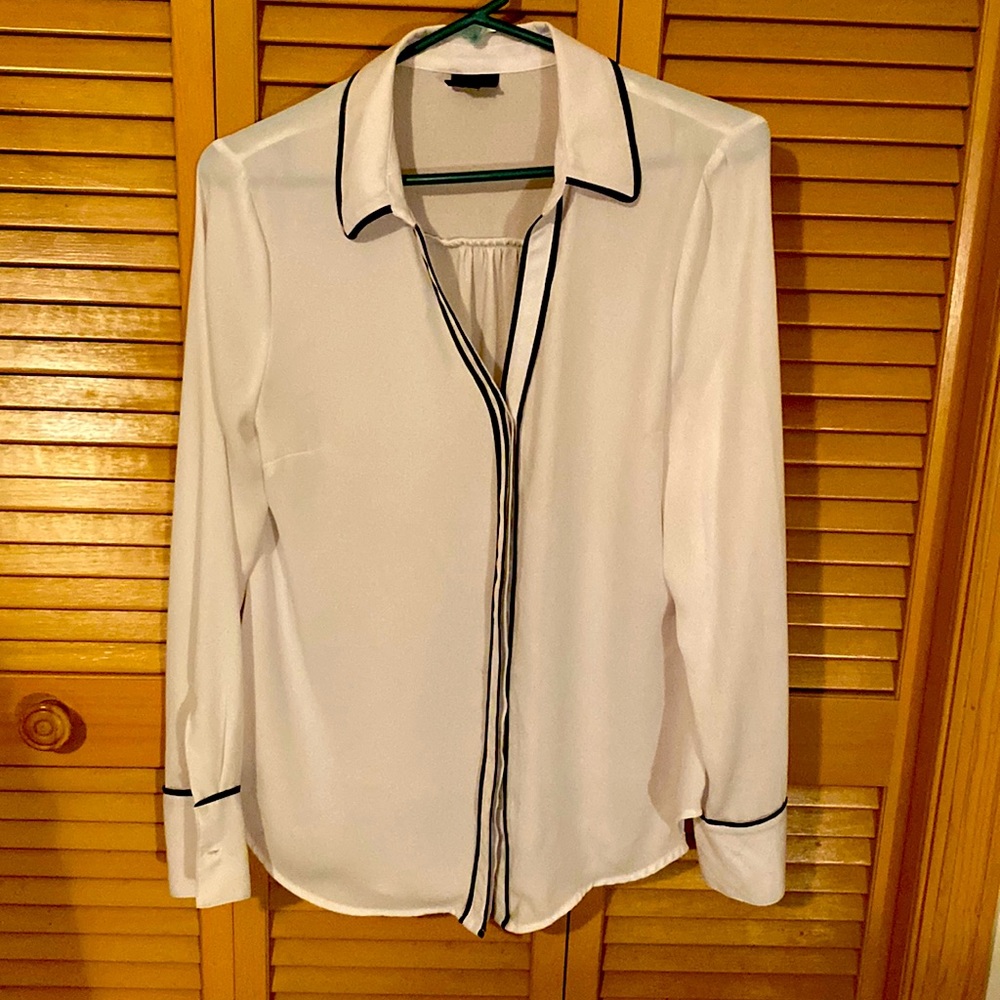 Women’s blouse size small